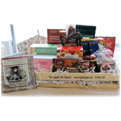 Oh Canada Deluxe Gift Basket